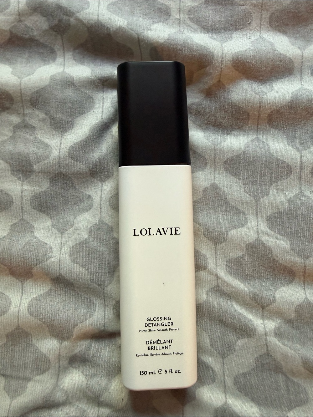 Lolavie Glossing Detangler Spray — Black & White